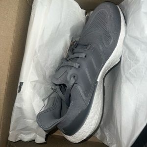 Adidas Ultraboost 22- Gray